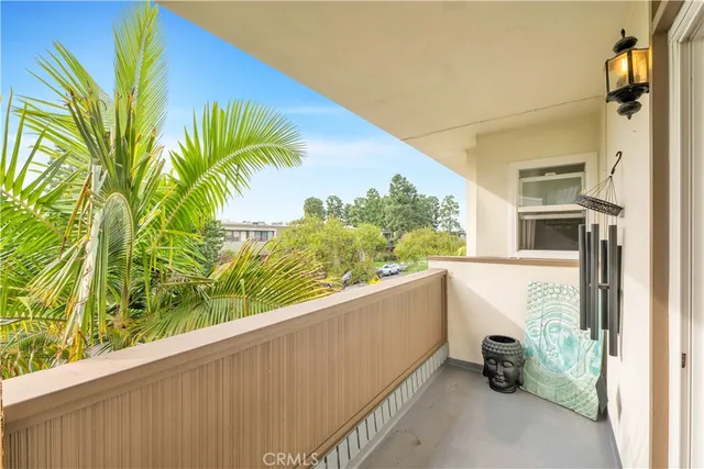 $1,288,888 | 4758 La Villa Marina, Unit J, Marina del Rey, CA 90292