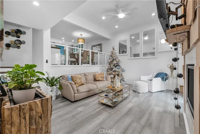 $1,288,888 | 4758 La Villa Marina, Unit J, Marina del Rey, CA 90292