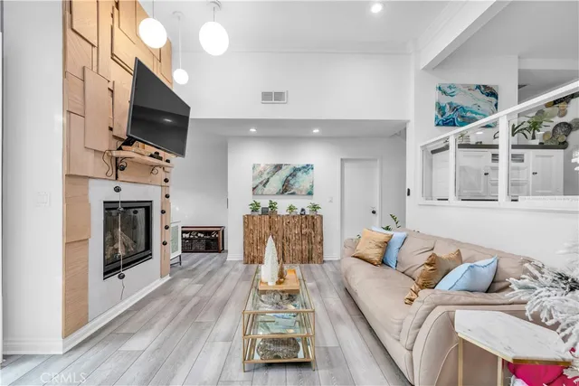 $1,288,888 | 4758 La Villa Marina, Unit J, Marina del Rey, CA 90292