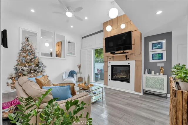 $1,288,888 | 4758 La Villa Marina, Unit J, Marina del Rey, CA 90292