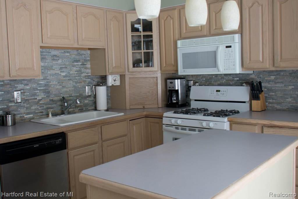 36430 Howard Road Farmington Hills, MI 48331 - Photo 7 of 43