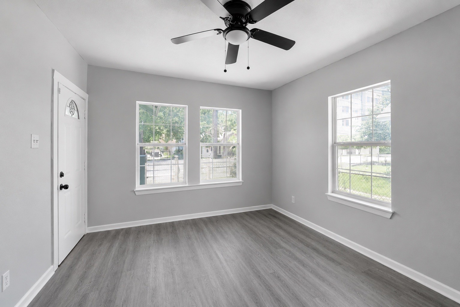 220 Engel Street Houston, TX 77011 - Photo 8 of 29 Family Room