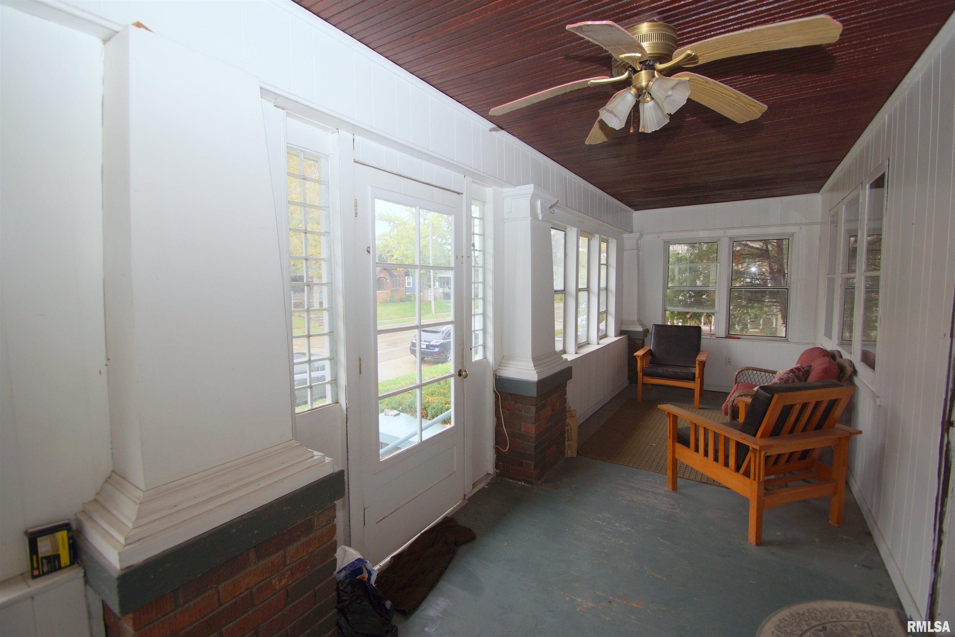 2113 12th Street Moline, IL 61265 - Photo 2 of 19