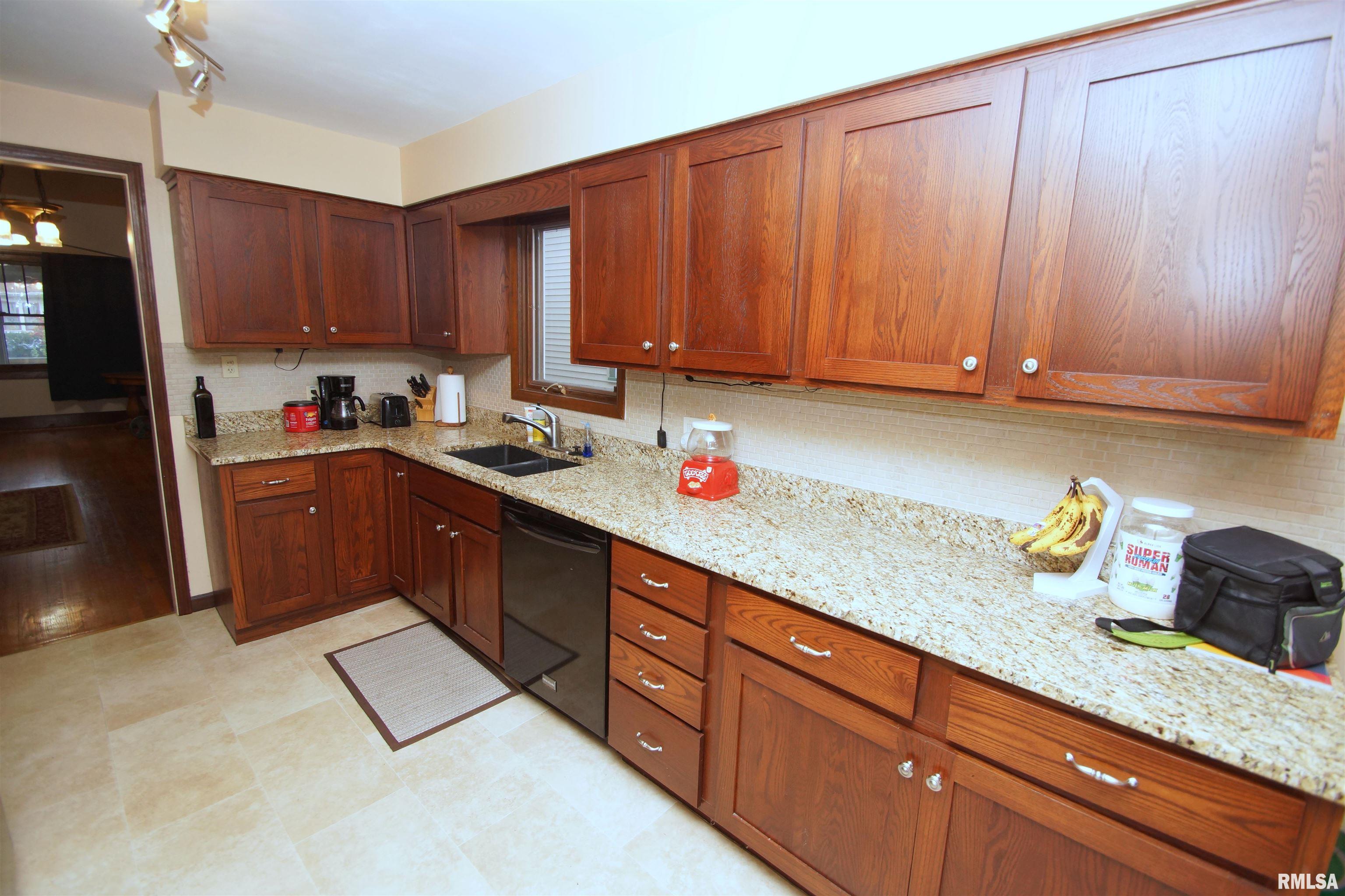 2113 12th Street Moline, IL 61265 - Photo 7 of 19