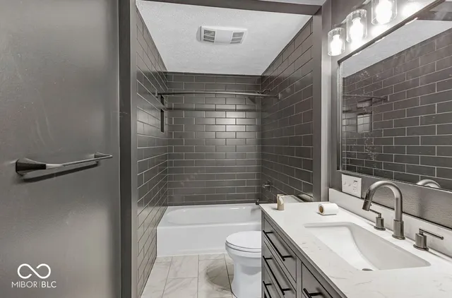 $470,000 | 5020 East County Road 100 North, Avon, IN 46123