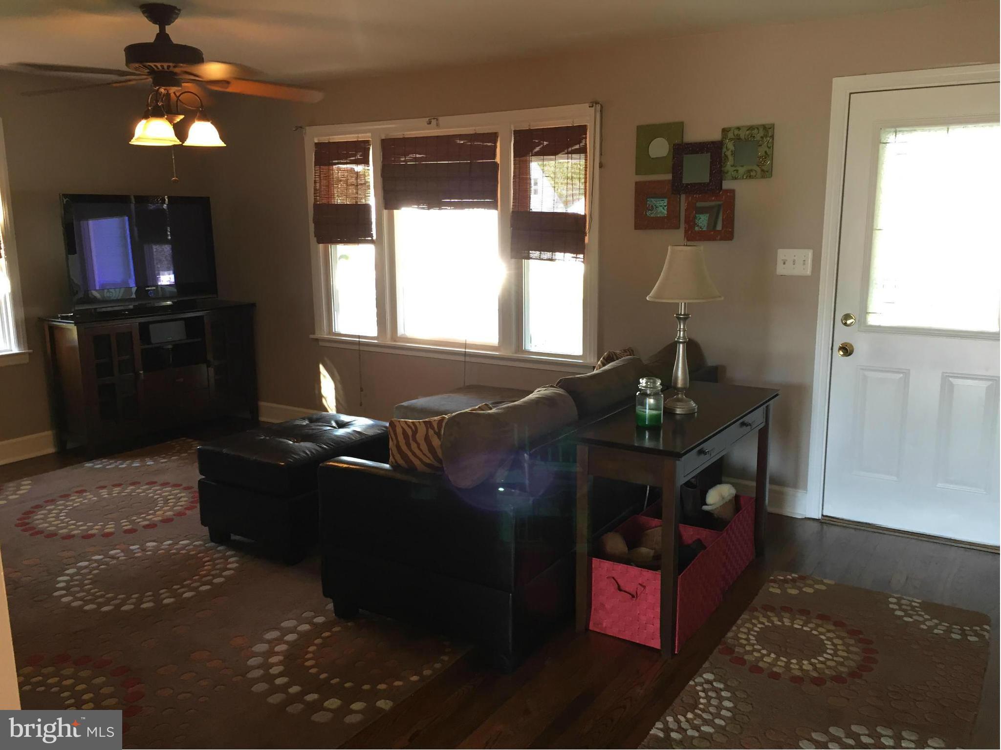 605 Cleveland Road Linthicum, MD 21090 - Photo 8 of 27 Living Room