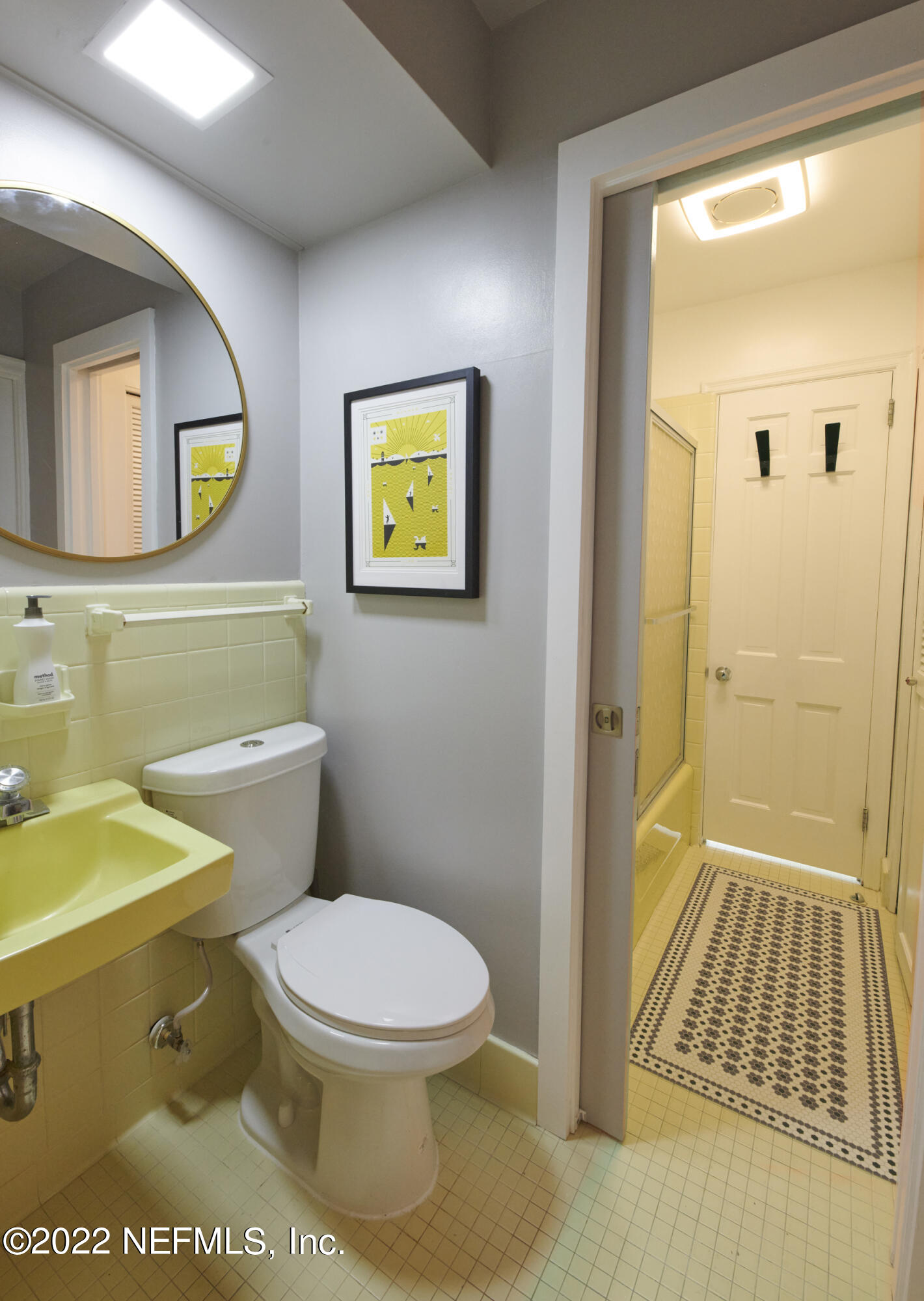 4615 Prince Edward Road Jacksonville, FL 32210 - Photo 27 of 33 Guest bath