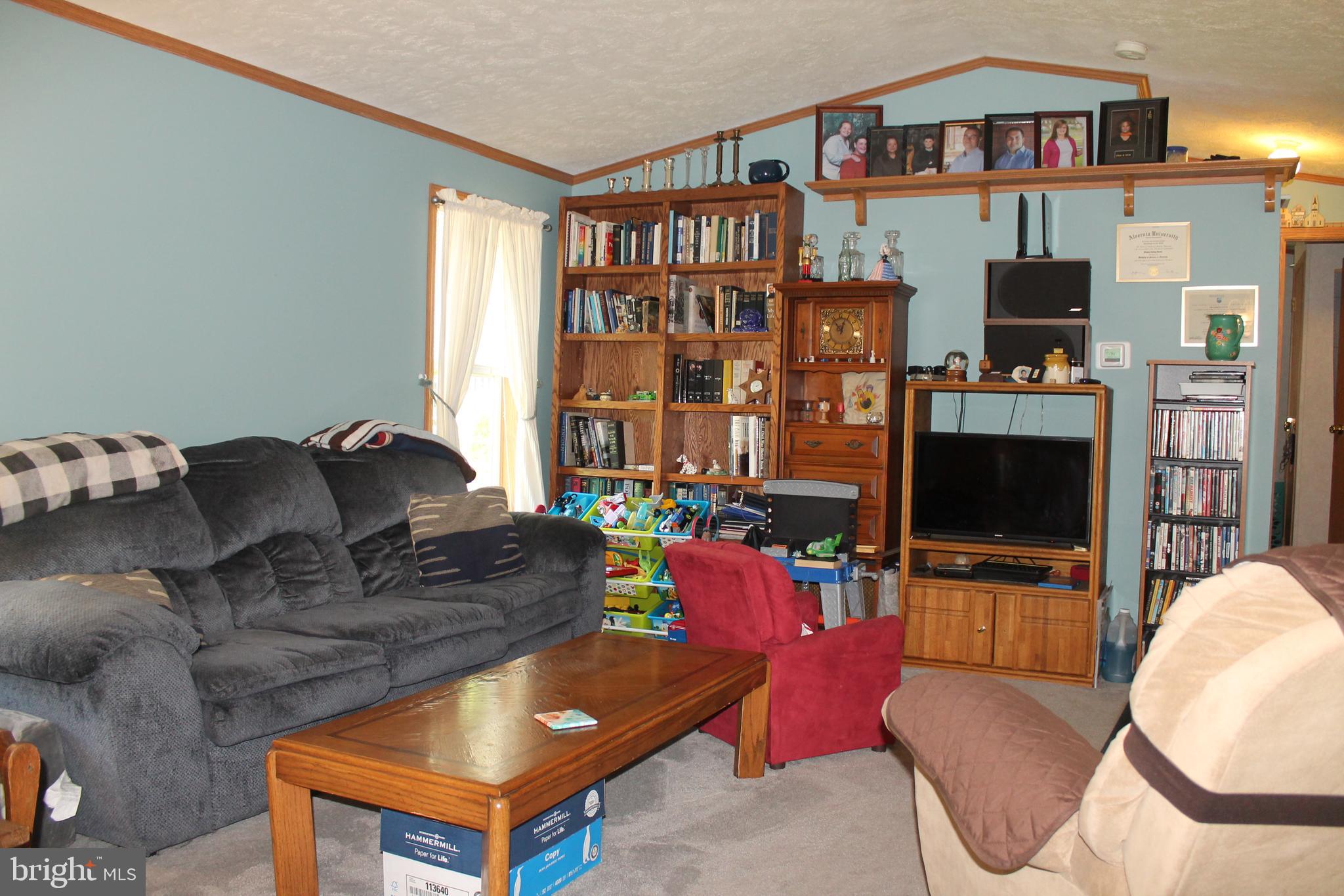 121 Weidler Lane Lititz, PA 17543 - Photo 4 of 25 LIVING ROOM
