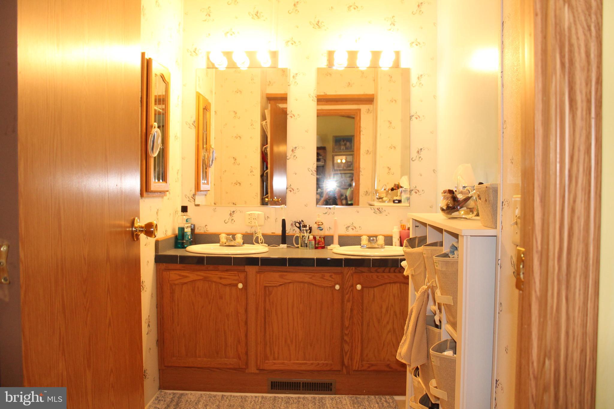121 Weidler Lane Lititz, PA 17543 - Photo 10 of 25 PRIMARY ABTH