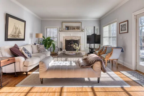 14 Spinnaker Way, Southampton, NY 11968