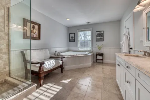 14 Spinnaker Way, Southampton, NY 11968