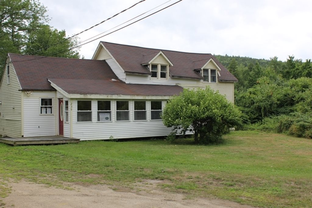 239 Meredith Neck Road Meredith, NH 03253 - Photo 3 of 10