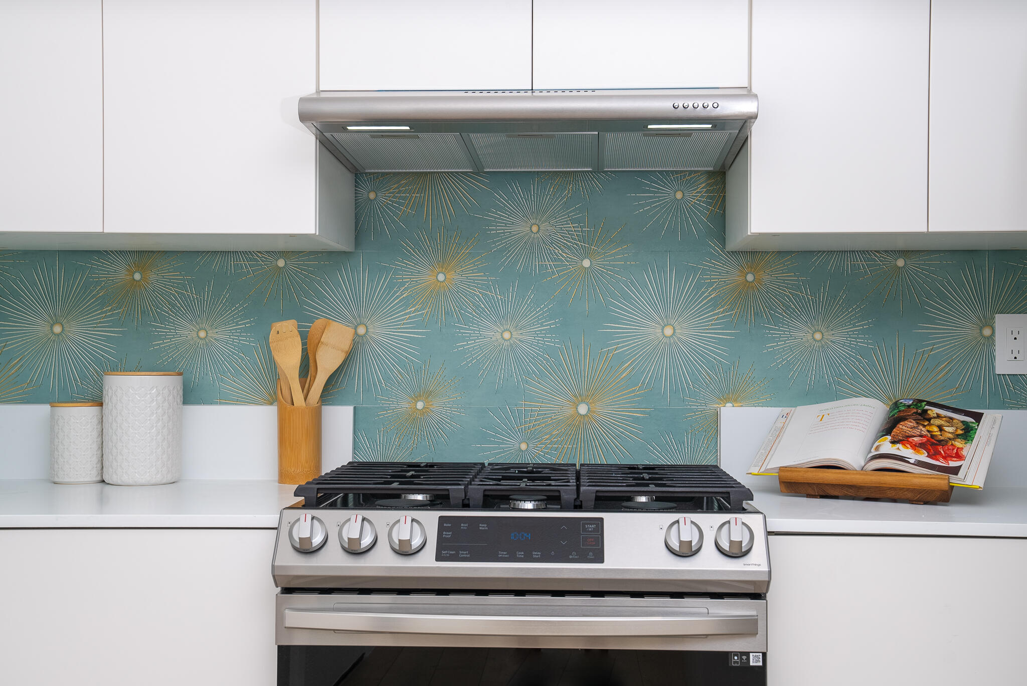 200 East Racquet Club Road, Unit 24 Palm Springs, CA 92262 - Photo 20 of 58 a stove top oven sitting inside of a kitchen