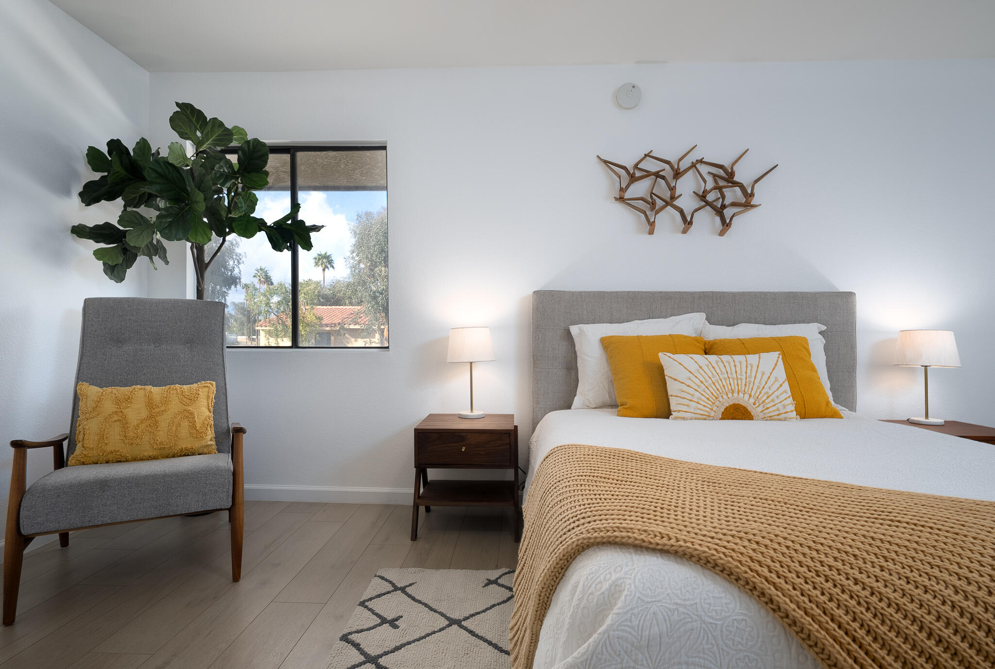 200 East Racquet Club Road, Unit 24 Palm Springs, CA 92262 - Photo 23 of 58 a bedroom with a bed and a painting on the wall