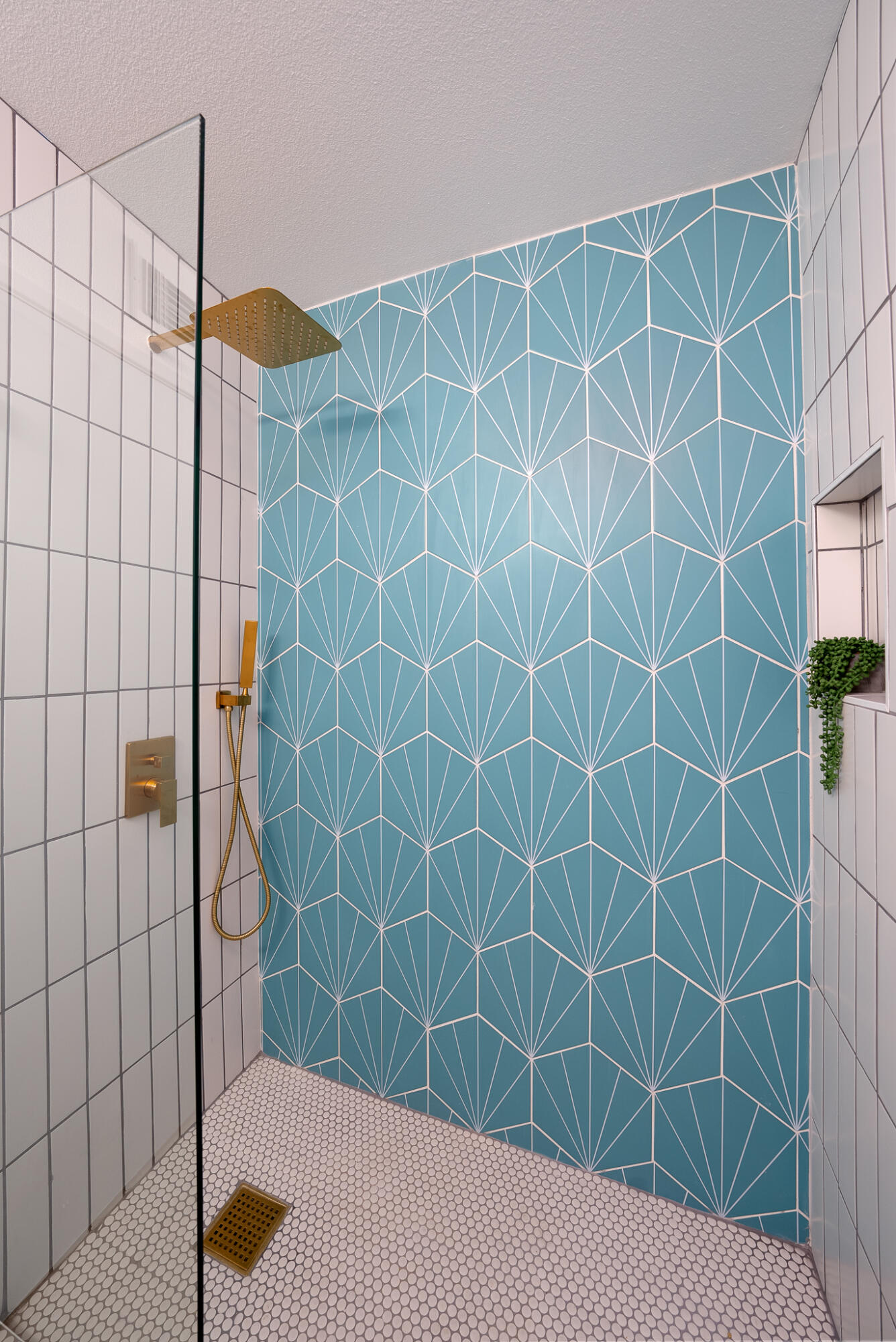 200 East Racquet Club Road, Unit 24 Palm Springs, CA 92262 - Photo 35 of 58 a bathroom with a shower