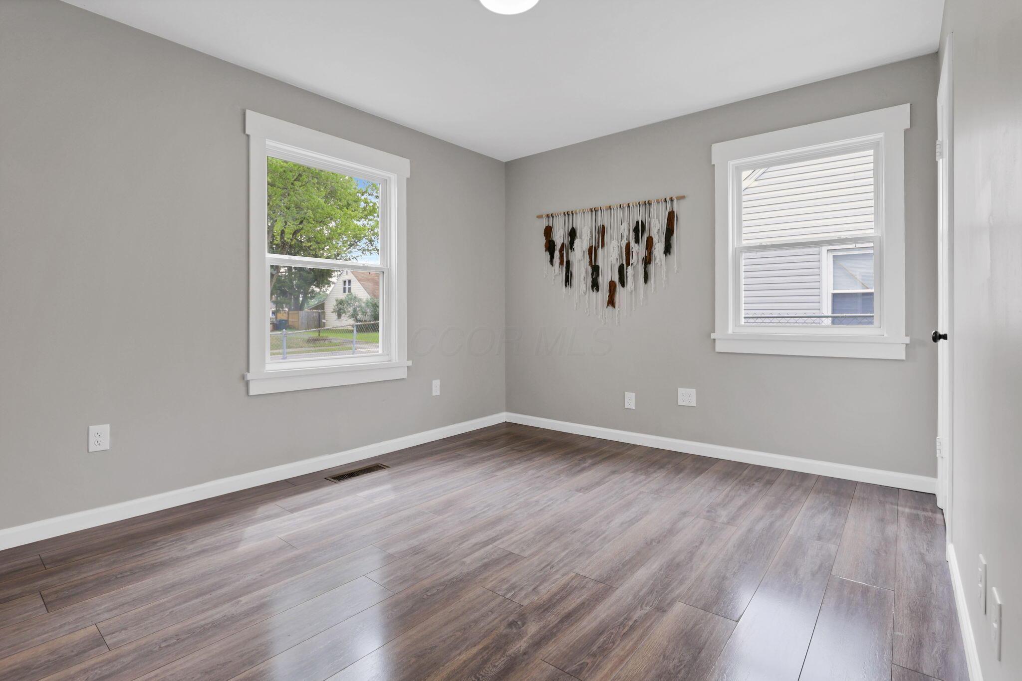3717 Eisenhower Road Columbus, OH 43224 - Photo 15 of 26 15-web-or-mls-0N4A3190