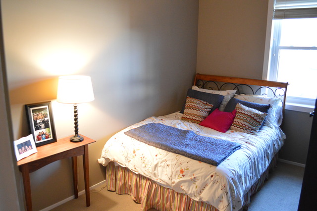 2730 North Racine Avenue, Unit 2S Chicago, IL 60614 - Photo 13 of 18 a bed sitting in a bedroom next to a window