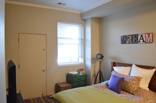 2730 North Racine Avenue, Unit 2S Chicago, IL 60614 - Photo 8 of 18 a bedroom with a bed and a window