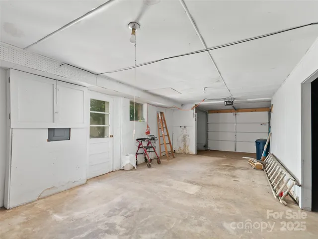 a view of a livingroom with furniture