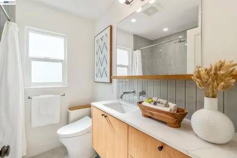 $799,000 | 18810 Madison Avenue, Castro Valley, CA 94546