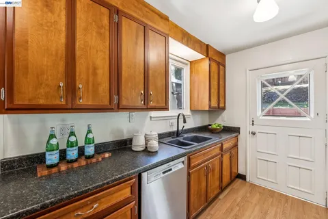 $799,000 | 18810 Madison Avenue, Castro Valley, CA 94546