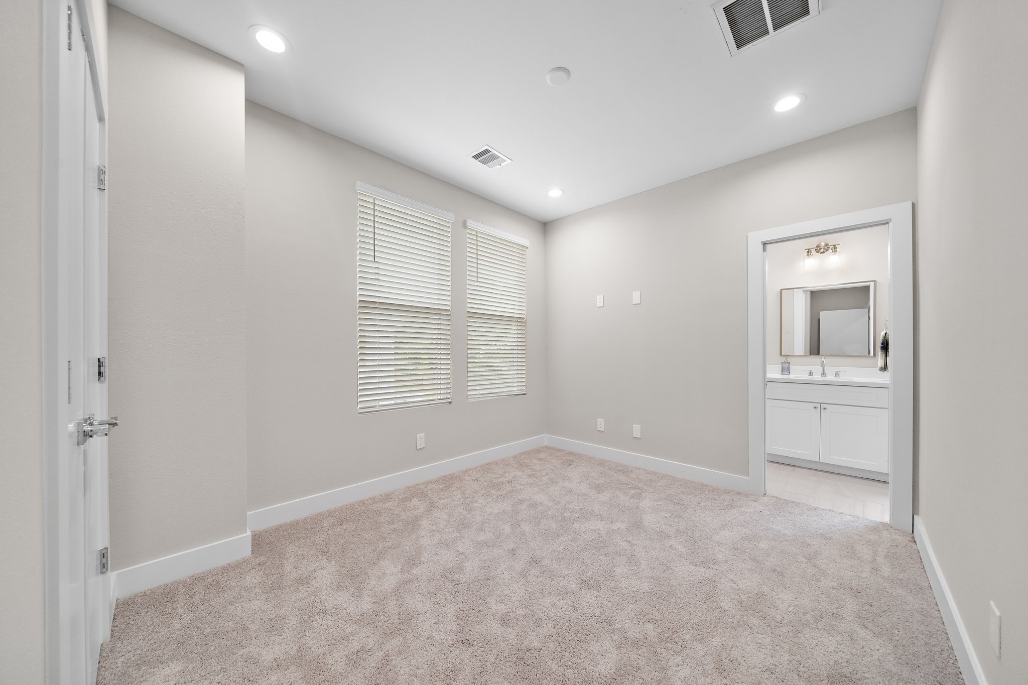7522 Sandle Street Houston, TX 77088 - Photo 14 of 26 an empty room with windows and bathroom