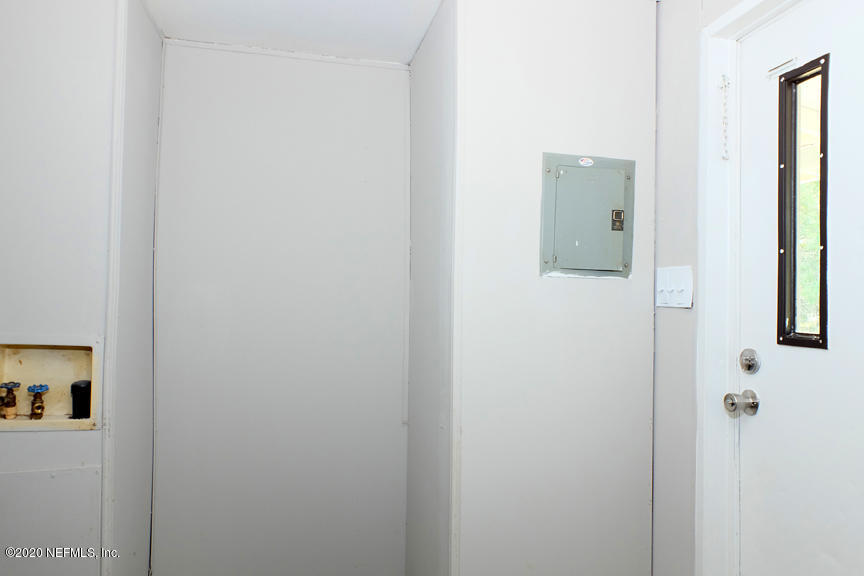 4075 Bronco Road Middleburg, FL 32068 - Photo 13 of 30 a bathroom with a shower