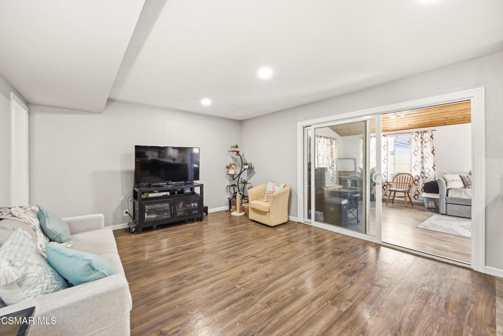 6524 Menlo Street Simi Valley, CA 93063 - Photo 18 of 51