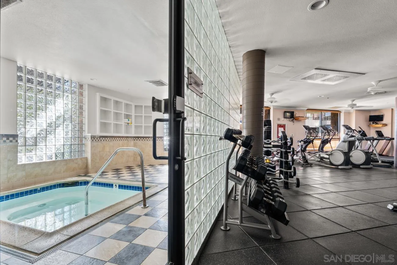 1400 Broadway, Unit 1505 San Diego, CA 92101 - Photo 28 of 34 a very nice looking room with many windows