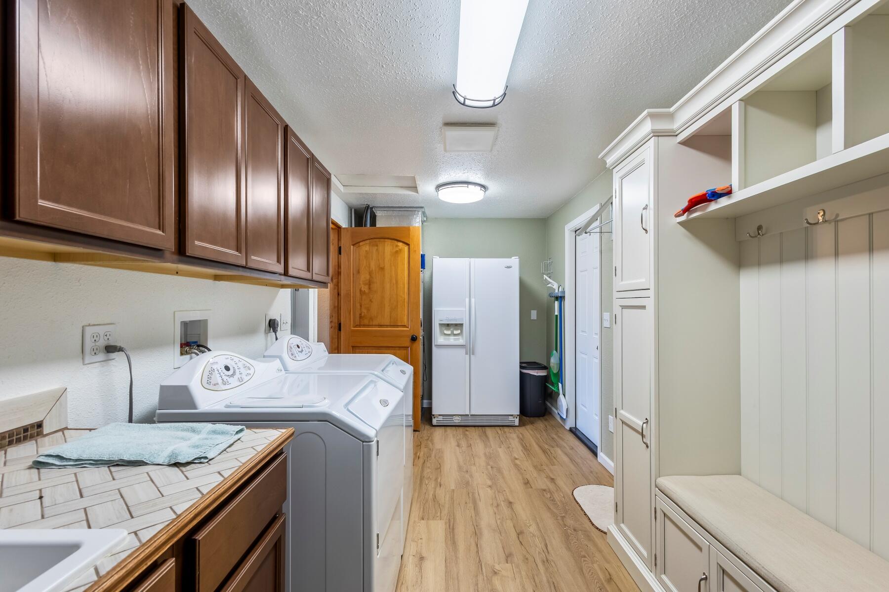 19800 Connarn Road Bend, OR 97703 - Photo 31 of 50 Laundry