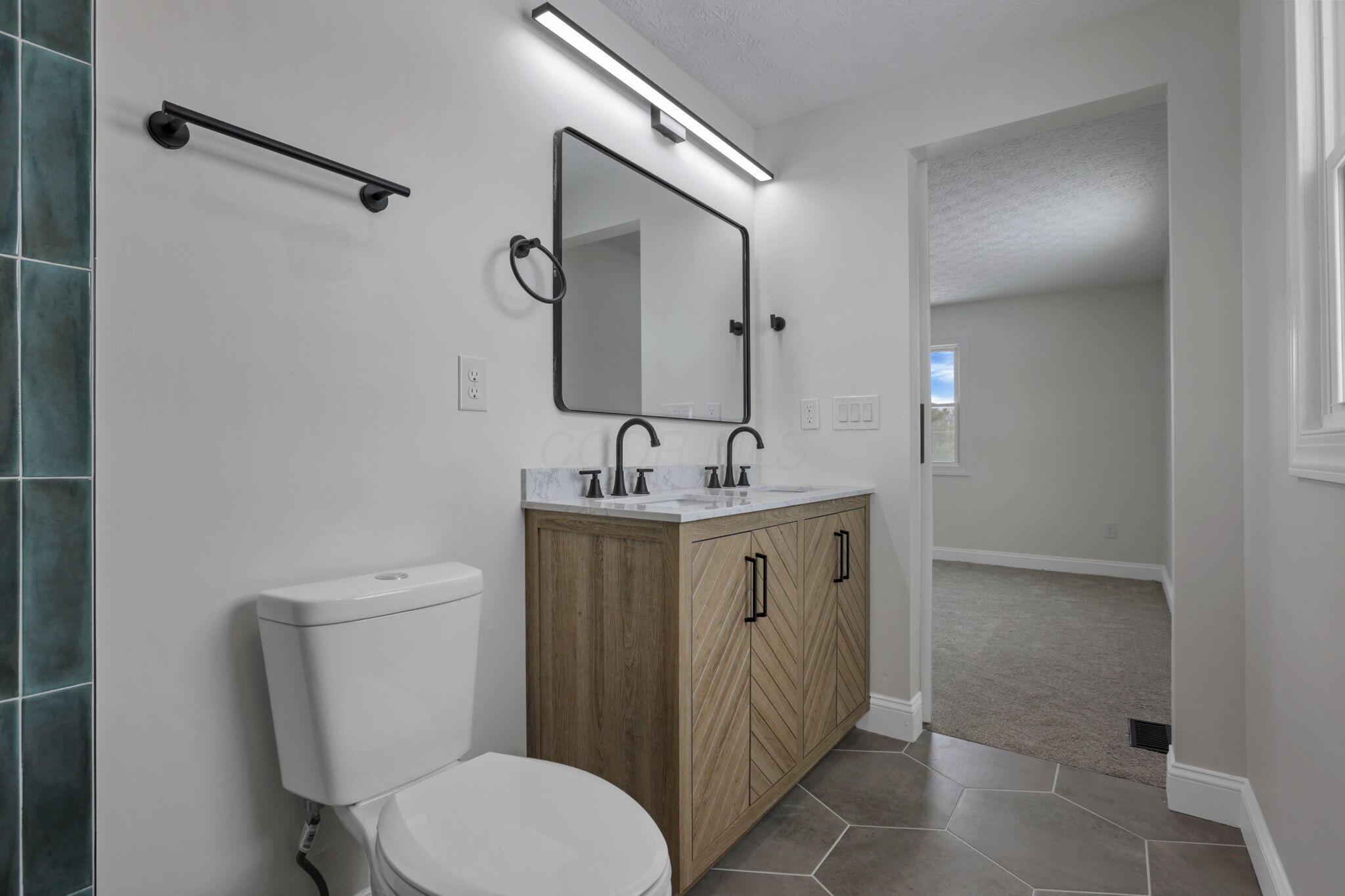 5273 Hayes Road Groveport, OH 43125 - Photo 44 of 89 Primary bathroom