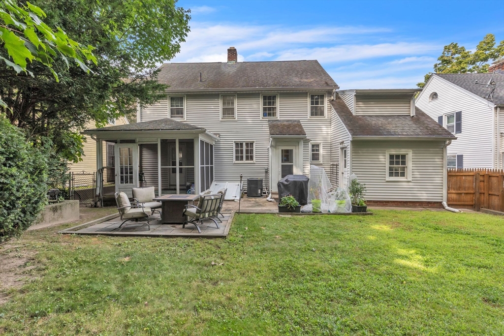 47 Bangor Street Springfield, MA 01118 - Photo 3 of 30