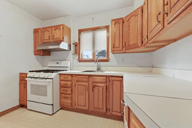 $999,000 | 40 Moshier Street, Greenwich, CT 06831