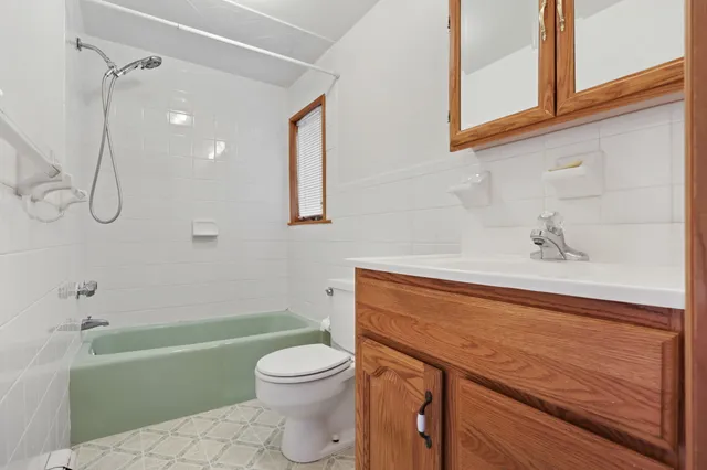 $999,000 | 40 Moshier Street, Greenwich, CT 06831