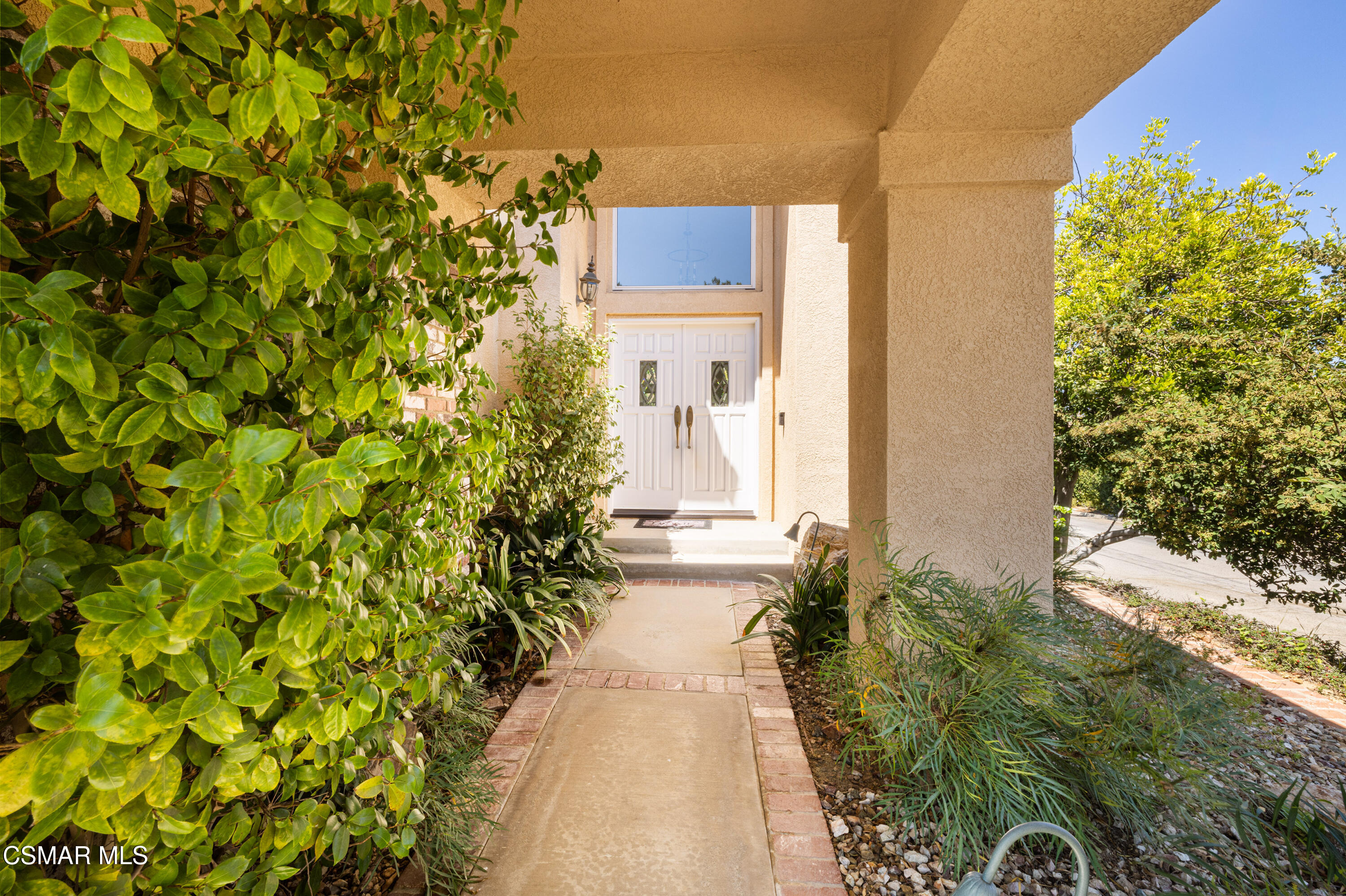 607 Hawks Bill Place Simi Valley, CA 93065 - Photo 3 of 33 HawksBill3 (1)