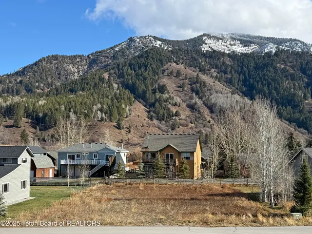 $190,000 | 450 Greys River Loop, Alpine, WY 83128