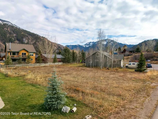 $190,000 | 450 Greys River Loop, Alpine, WY 83128