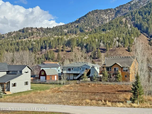 $190,000 | 450 Greys River Loop, Alpine, WY 83128