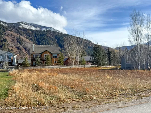 $190,000 | 450 Greys River Loop, Alpine, WY 83128