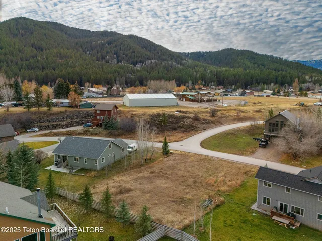 $190,000 | 450 Greys River Loop, Alpine, WY 83128