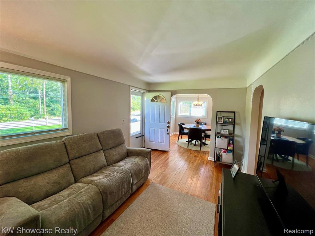 6735 Cooley Lake Road West Bloomfield, MI 48324 - Photo 19 of 41 Gallery Image 19