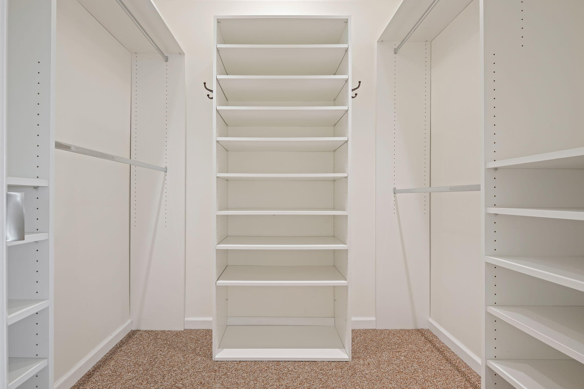 1111 Crestline Drive Santa Barbara, CA 93105 - Photo 25 of 38 25 - Primary Closet