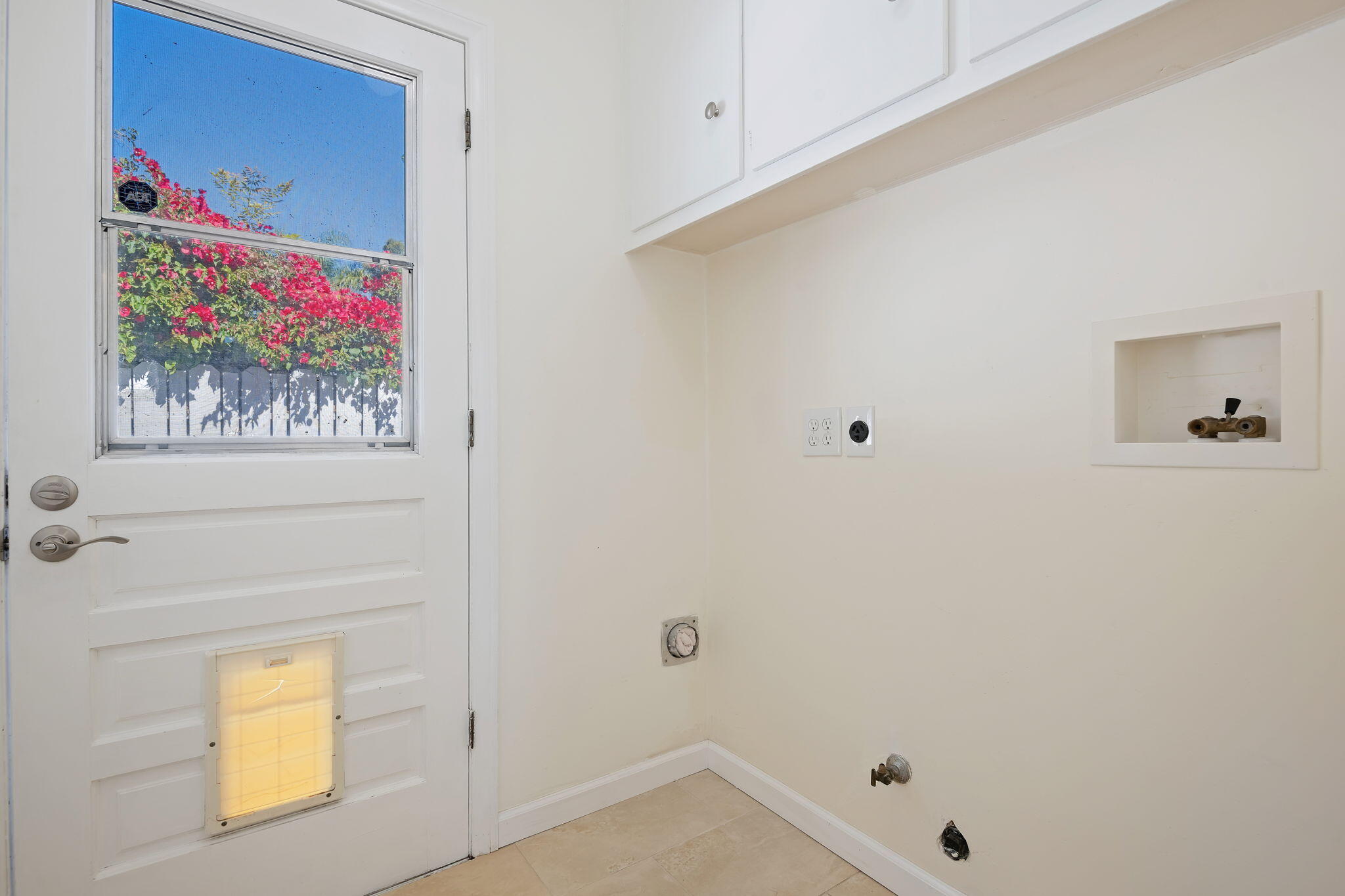 1111 Crestline Drive Santa Barbara, CA 93105 - Photo 33 of 38 33 - Laundry