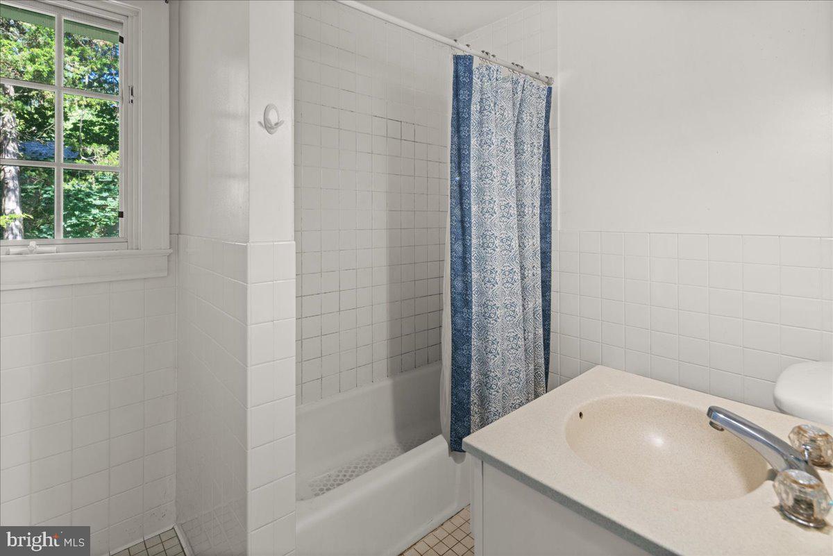160 Springdale Road Princeton, NJ 08540 - Photo 25 of 38 Hall bathroom