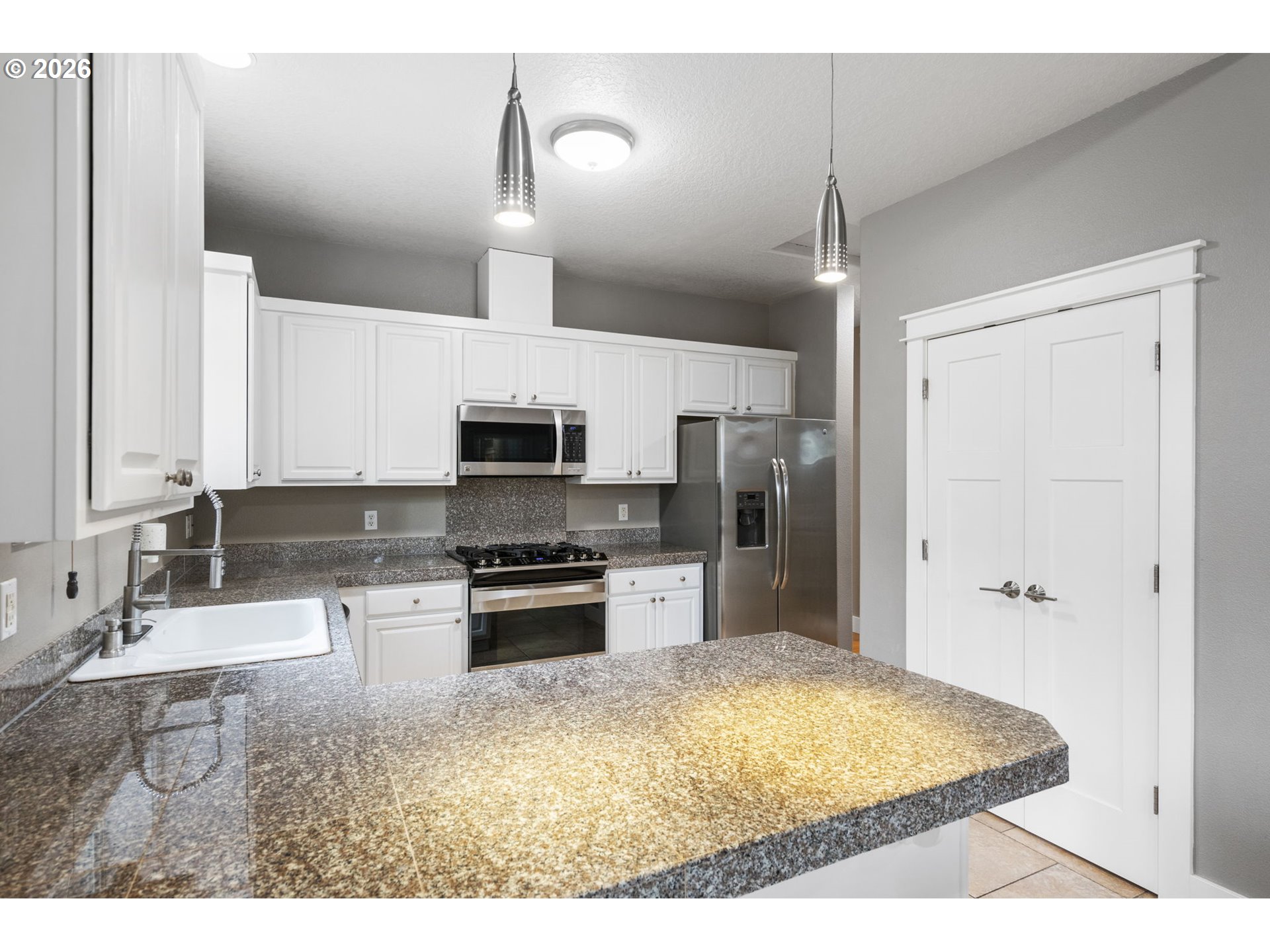 9250 Southwest Sagert Street Tualatin, OR 97062 - Photo 12 of 36 Kitchen
