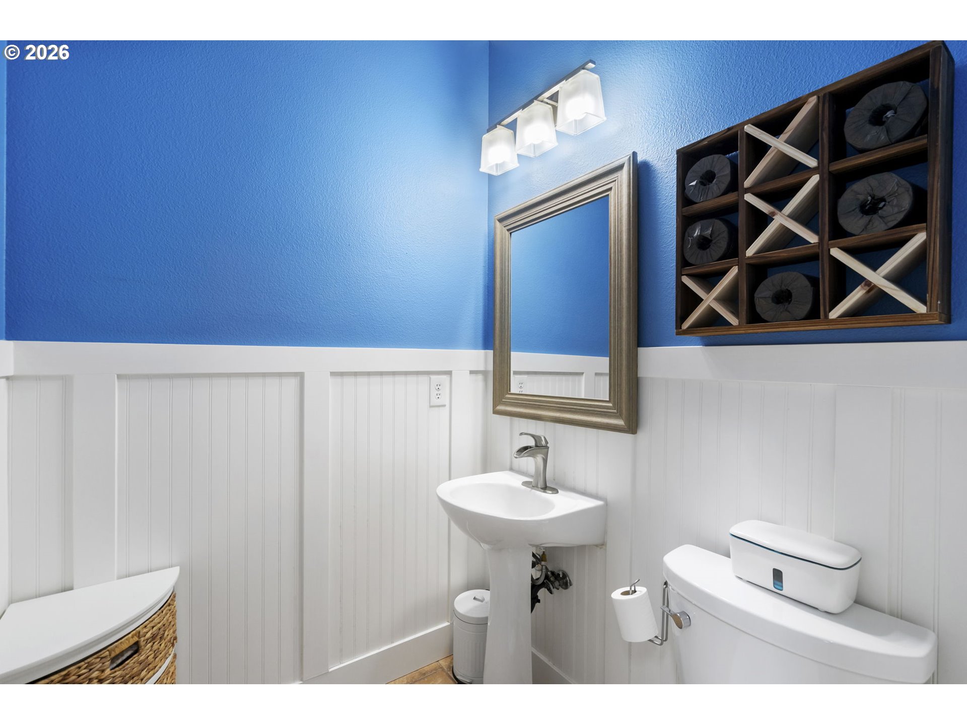 9250 Southwest Sagert Street Tualatin, OR 97062 - Photo 21 of 36 Bathroom