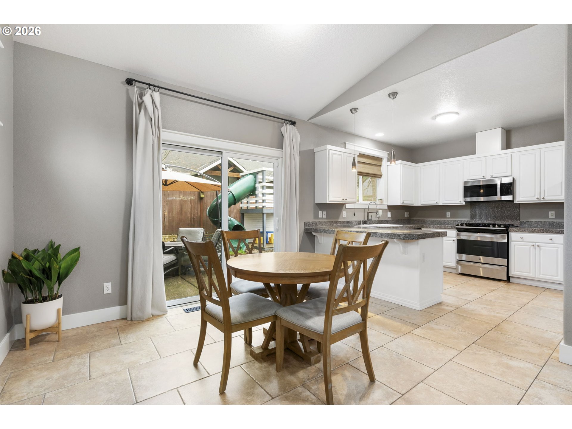 9250 Southwest Sagert Street Tualatin, OR 97062 - Photo 8 of 36 Dining Room