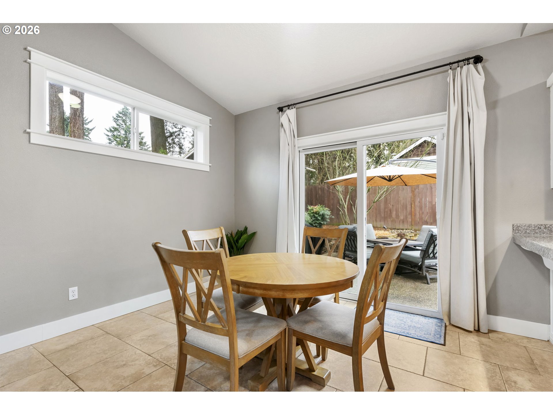 9250 Southwest Sagert Street Tualatin, OR 97062 - Photo 9 of 36 Dining Room
