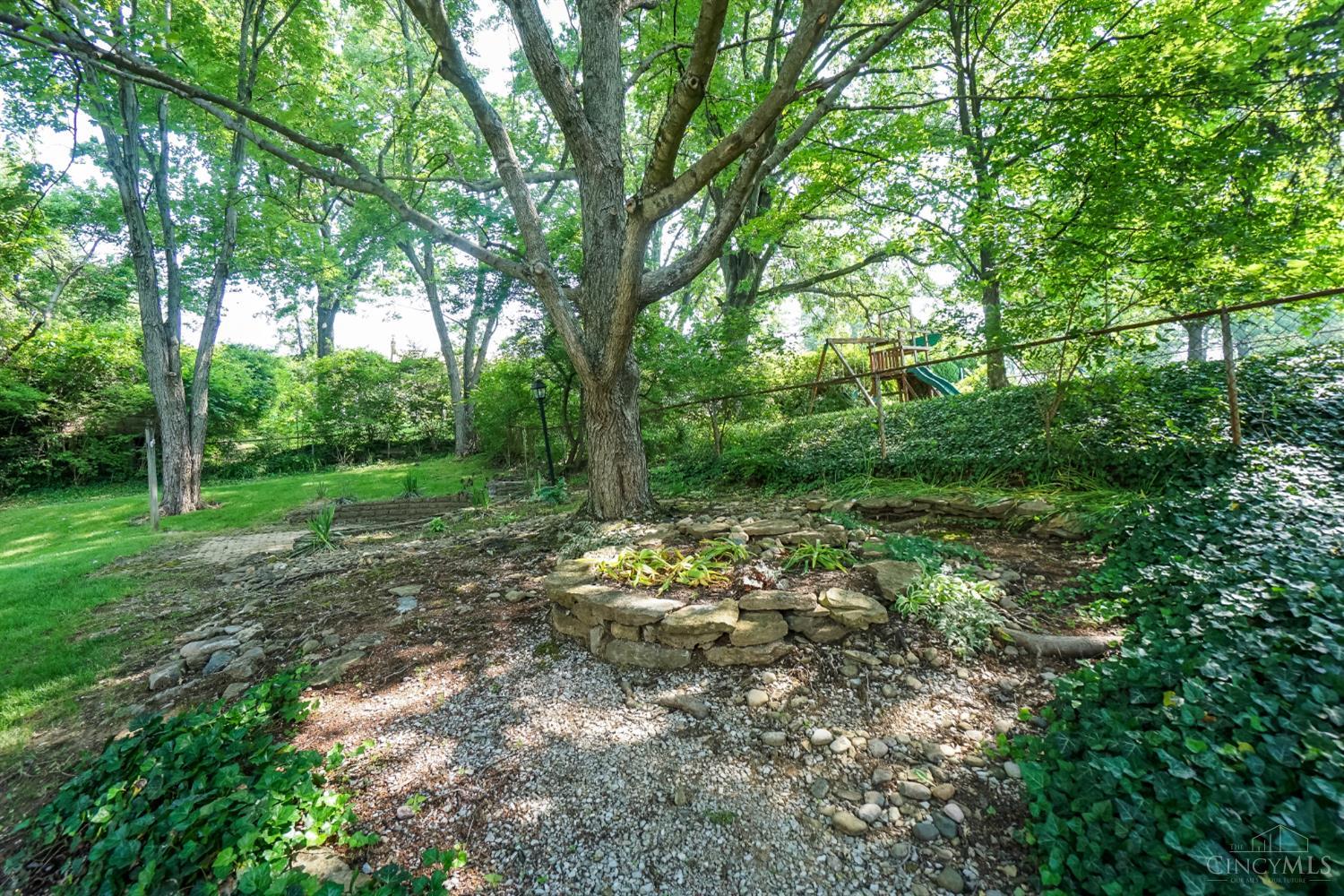 5814 Lawrence Road Cincinnati, OH 45248 - Photo 27 of 33