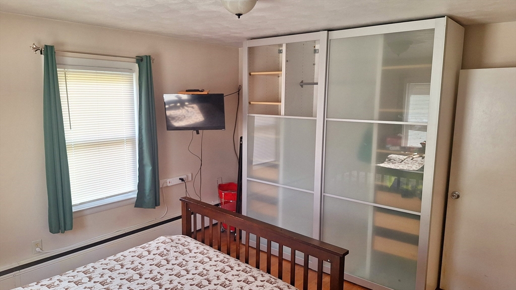 115 Senator Street Springfield, MA 01129 - Photo 11 of 20